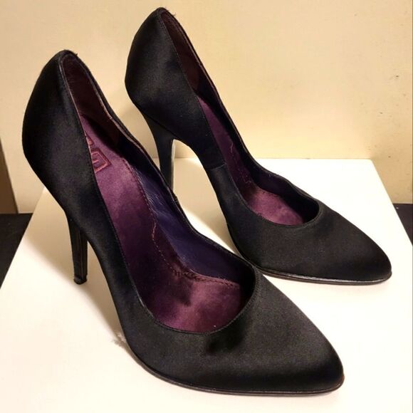 Givenchy Paris Black Peau de Soie Pumps Sz. 6.5 US/37 EU Ret$1175 Made in Italy - Picture 9 of 16